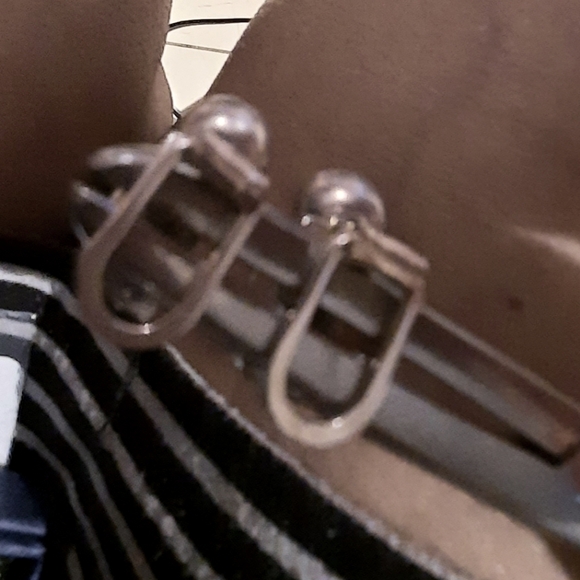 AUTHENTIC MARCASITE STERLING SILVER Grey pearls NON PIERCED CLIP ON EARRINGS - Picture 2 of 5